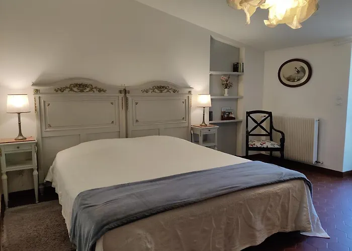 Chateau Ysard بيت للعطل