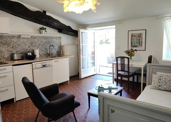 Chateau Ysard بيت للعطل *